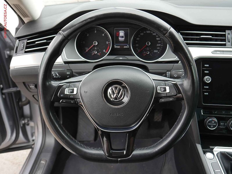 Volkswagen Passat (2018) 2.0TDi, ČR, AC, tempo, park - fotka 14 z 25