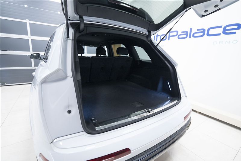 Audi Q7 3,0 TDI QUATTRO S-LINE ČR - fotka 42 z 45