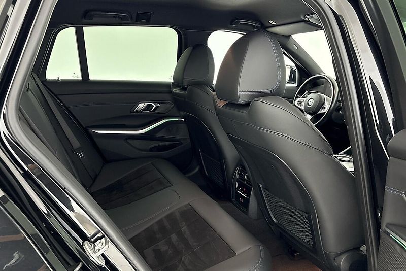 BMW Řada 3 řady 3 | 330d xDrive - fotka 13 z 27