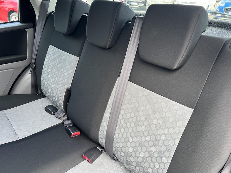 Suzuki SX4 1.6i 4x2 KLIMATIZACE TAŽNÉ - fotka 19 z 33