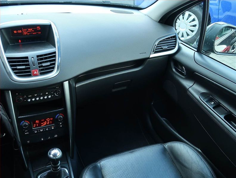 Peugeot 207 (2011) 1.6 THP, Serv.kniha, Tempomat - fotka 8 z 17