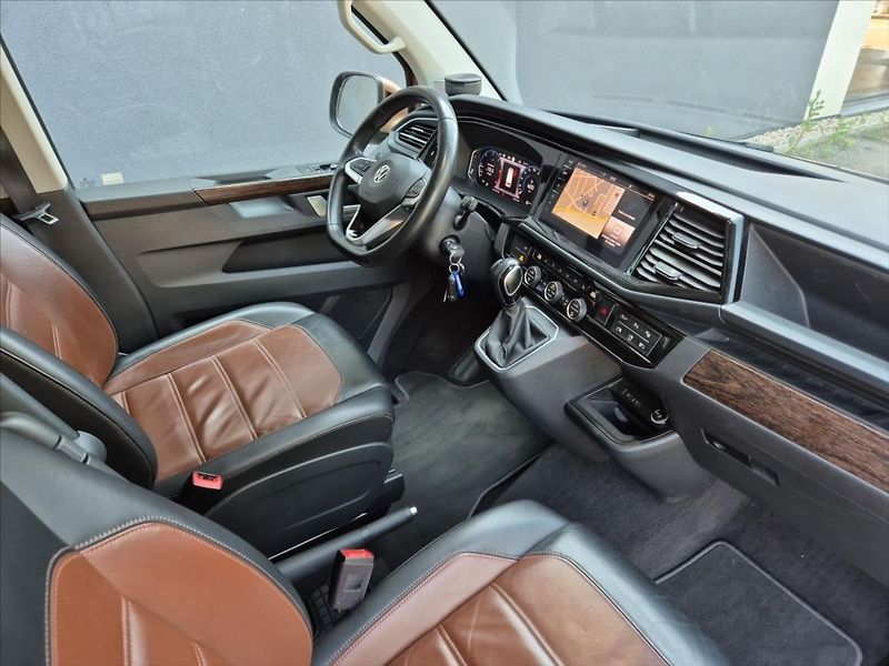 Volkswagen Multivan 2,0 TDi HIGHLINE 4MOTION - fotka 13 z 19