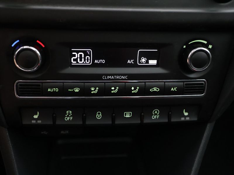 Škoda Rapid 1.2 TSI Monte Carlo Xenon 1Maj - fotka 19 z 28