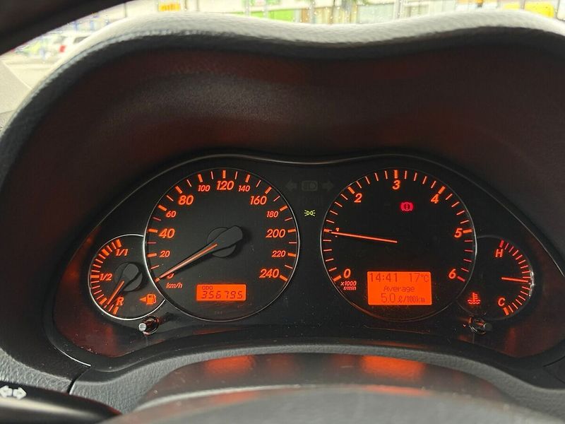 Toyota Avensis - fotka 8 z 13