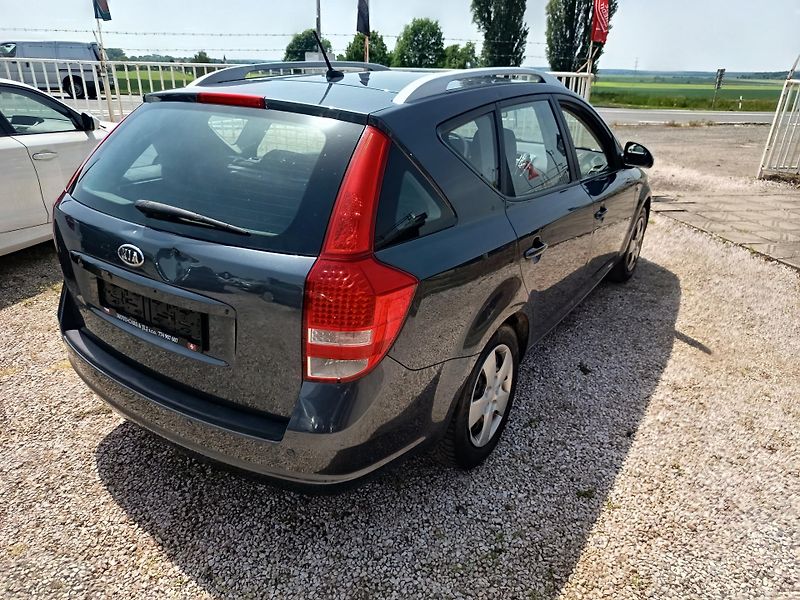 Kia Ceed (2010) 1.4SW - fotka 17 z 37