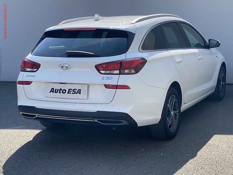 Hyundai i30 (2021) 1.5 T-GDi, 2.maj,ČR, Smart - fotka 4 z 19