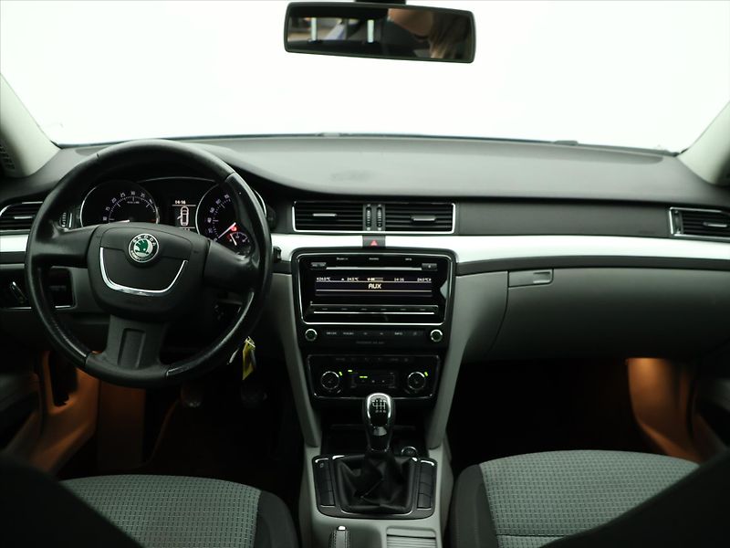 Škoda Superb 2,0 TDI 103kW Ambition Tažné - fotka 22 z 31