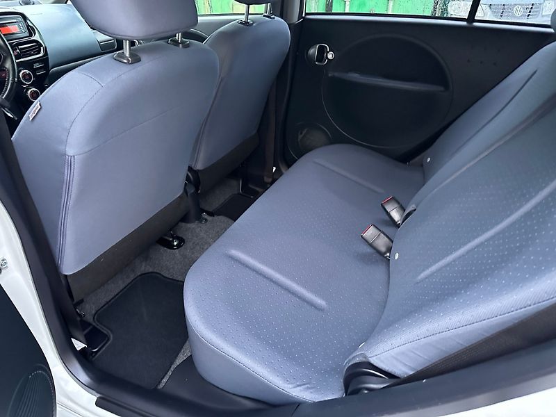Peugeot iOn (2015) 49Kw - fotka 11 z 21
