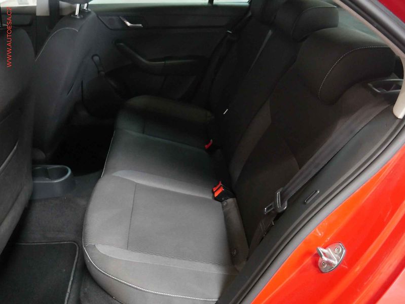 Škoda Rapid (2013) 1.6 TDI, 1.maj,ČR, Park. - fotka 10 z 14