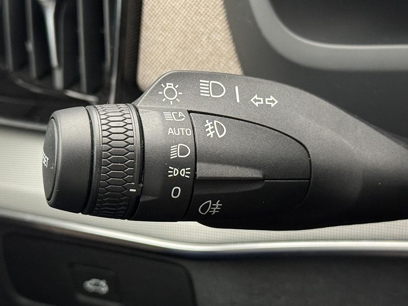 Volvo XC90 B5 AWD CORE CZ 1.maj  - fotka 27 z 43