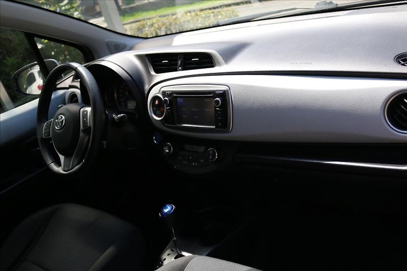 Toyota Yaris 1,5 Hybrid, Automat - fotka 30 z 40