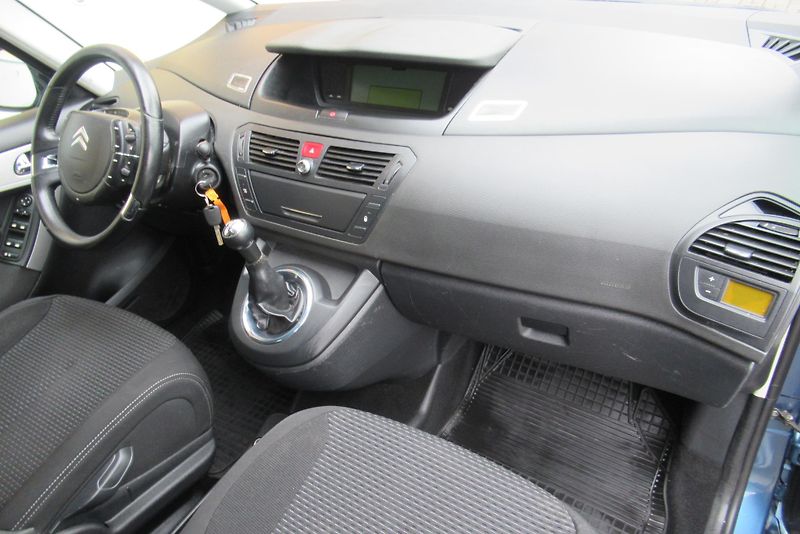 Citroën C4 Picasso 1.6 HDi AUT. KLIMA TAŽNÉ - fotka 17 z 21