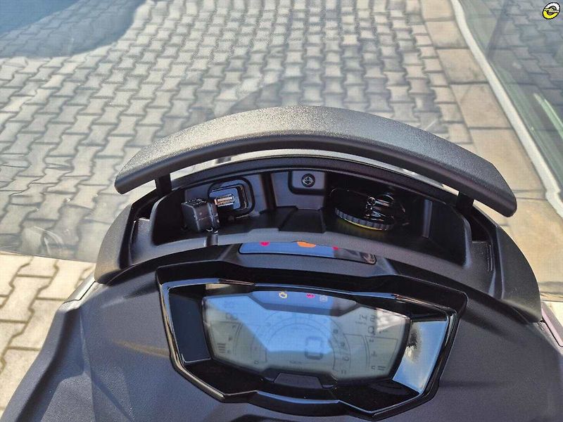 Piaggio MP3 300 (2026) MP3 310 SPORT - fotka 21 z 24