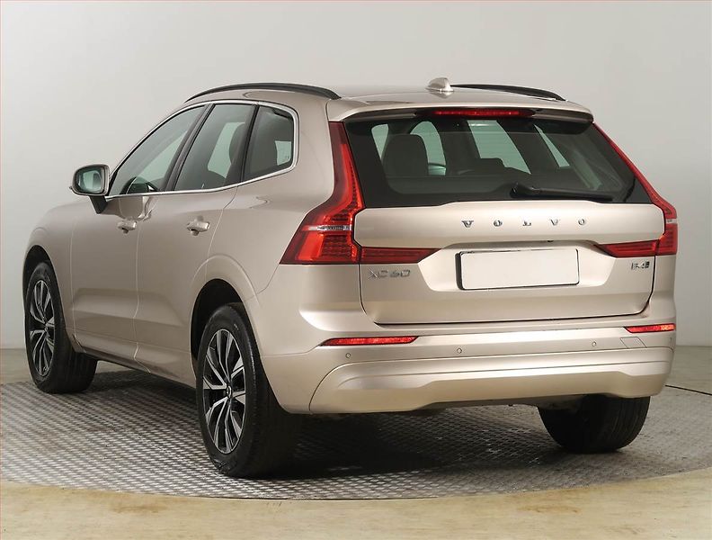 Volvo XC60 (2023) B4 AWD - fotka 4 z 27