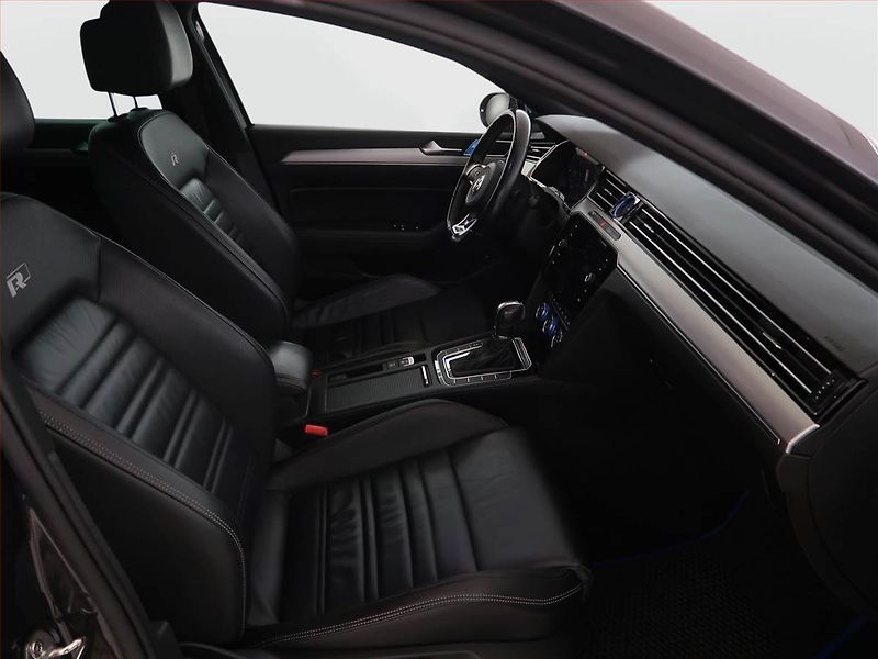 Volkswagen Passat (2019) R-Line 2.0 TDI, 4X4, Automat - fotka 9 z 26