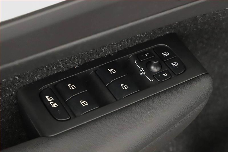 Volvo XC40 (2020) T5 Recharge - fotka 16 z 19