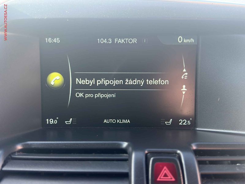 Volvo XC60 (2015) 2.0 D3, 2.maj,ČR, servis - fotka 16 z 23