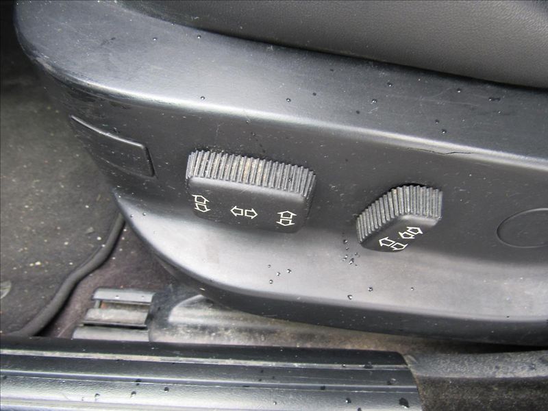 BMW Řada 5 2,5 525i Steptronic Exklusiv - fotka 22 z 28