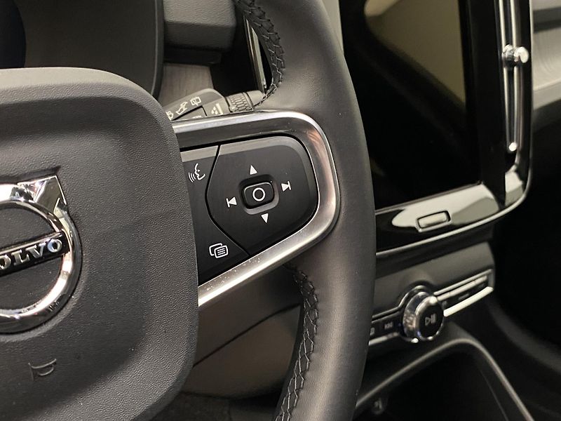 Volvo XC40 B4 DARK ULTRA AUT CZ - fotka 21 z 56