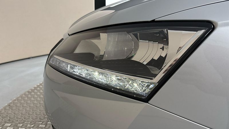 Škoda Fabia 1.0 TSI Ambition Combi - fotka 18 z 24
