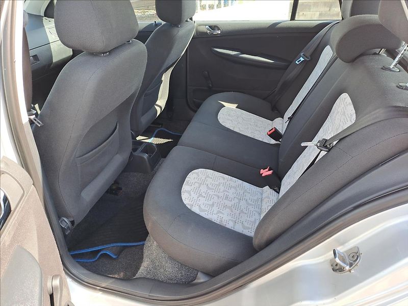Škoda Fabia 1,4 i KLIMA - fotka 6 z 13