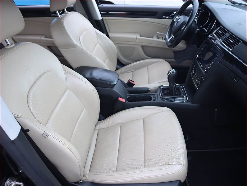 Škoda Superb (2012) 2.0 TDI, Xenony, Tempomat - fotka 9 z 17
