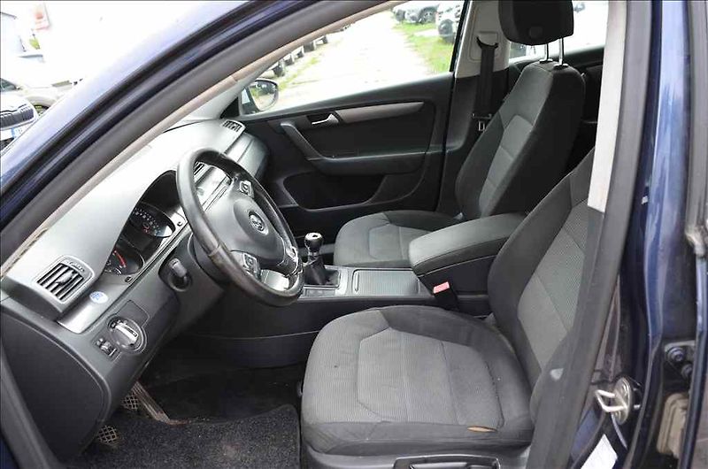 Volkswagen Passat (2012) VARIANT 1,6 TDI - fotka 29 z 35