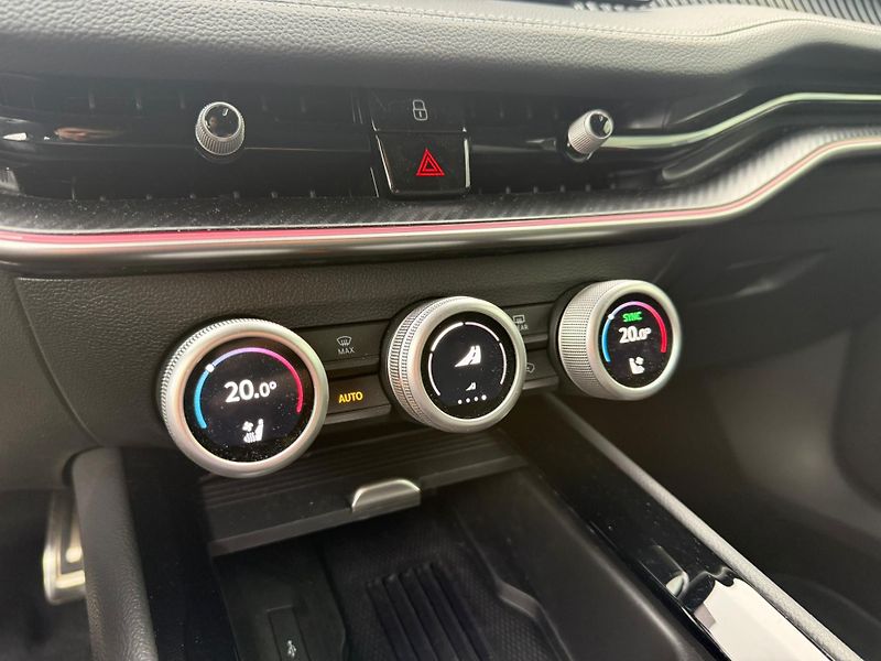 Škoda Superb Sportline 2.0 TDI 110kw DSG Co - fotka 21 z 30