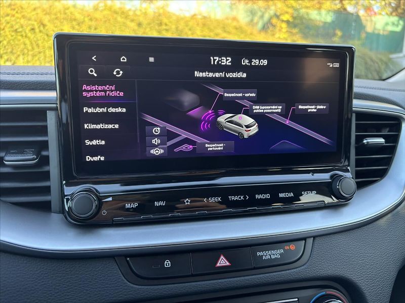 Kia Ceed 1,5 TGDi TOP ZÁRUKA NAVI KAMER - fotka 21 z 41