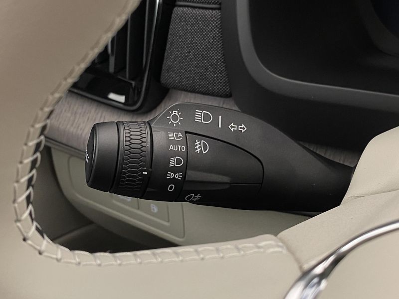 Volvo XC90 (2026) T8 AWD RECHARGE DARK ULTRA - fotka 33 z 79