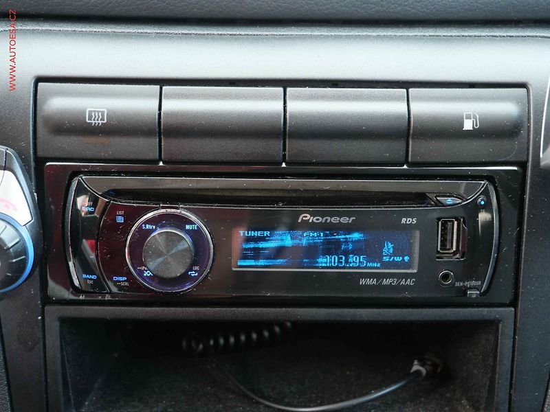 Škoda Octavia (2009) 1.6 i, ČR, Tour - fotka 13 z 17