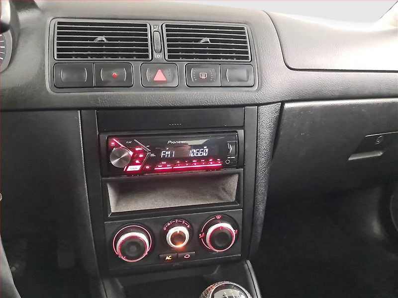 Volkswagen Golf (1998) 1.6, po STK, Klima - fotka 12 z 14