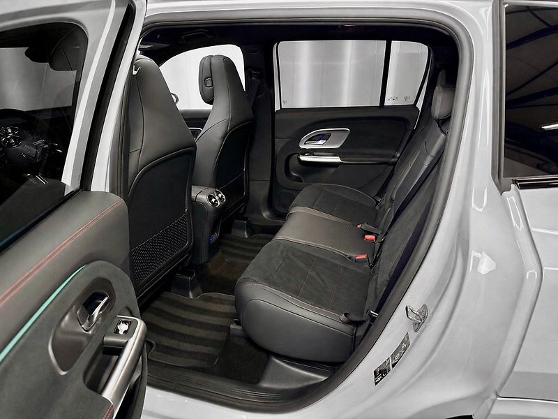 Mercedes-Benz GLB 8G-eDCT 4MATIC AMG, PANORAMA, - fotka 11 z 33