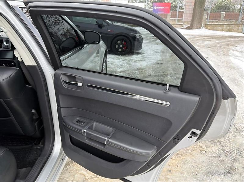 Chrysler 300C 3,0 160 KW SRT PACK - fotka 32 z 33