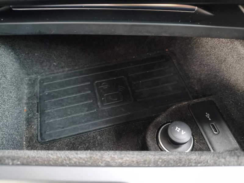 Volkswagen Touareg (2022) 3,0 TDI Individual 210 KW - fotka 21 z 40