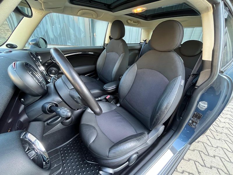 Mini Cooper 1,6 i / 90 kW / Horizon Blue  - fotka 8 z 15