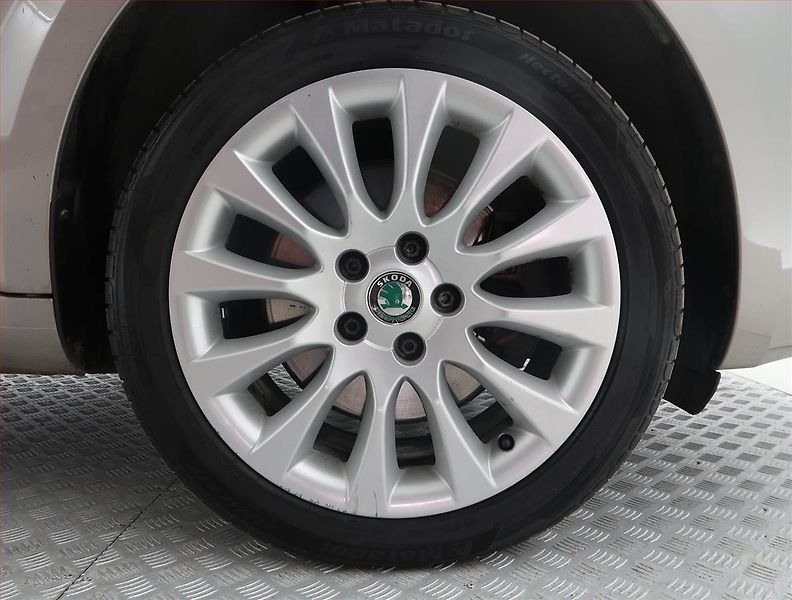 Škoda Superb (2012) 2.0 TDI, Serv.kniha, Xenony - fotka 15 z 20