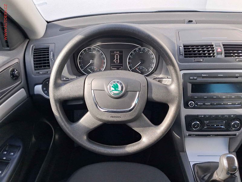 Škoda Octavia (2013) 1.6 TDi, Ambition, park.asist - fotka 11 z 17
