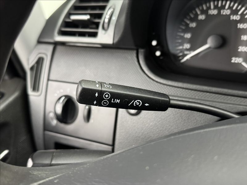 Mercedes-Benz Vito 2,1 CDI AC TAŽNÉ VELKÝ SERVIS - fotka 9 z 30