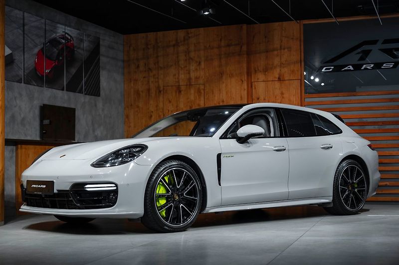 Porsche Panamera Turbo S E-hybrid - fotka 1 z 23
