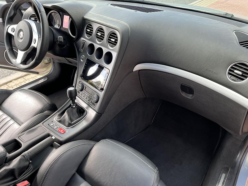 Alfa Romeo Brera 3.2 JTS ČR - fotka 15 z 37