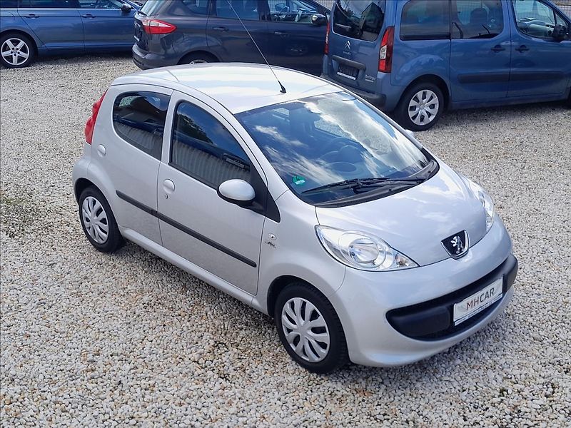 Peugeot 107 1,0i 50kW AUTOMAT - fotka 1 z 38