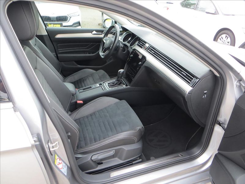 Volkswagen Passat 1,5 TSI 110kW DSG Elegance ČR - fotka 10 z 26