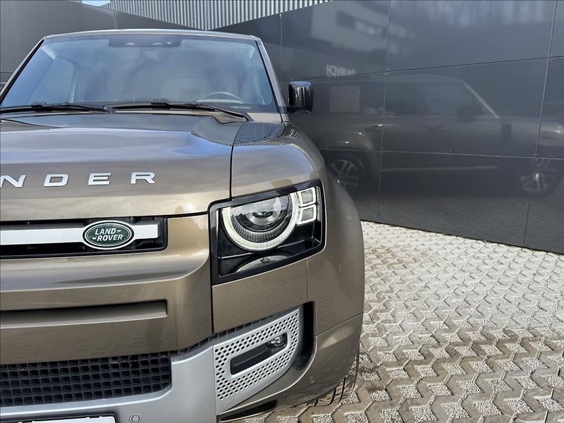 Land Rover Defender 3,0 110 D250 XS EDITION ČR DPH - fotka 29 z 32