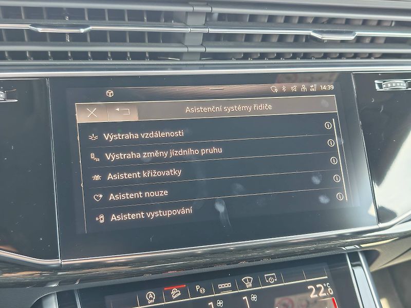 Audi Q8 SUV 50 Quattro 8TT 3,0TDI - fotka 18 z 28