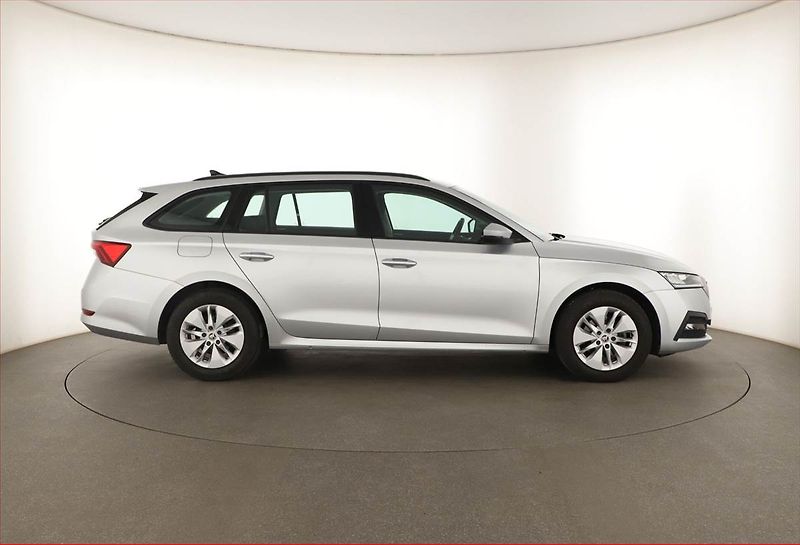 Škoda Octavia (2022) Ambition 2.0 TDI, ČR,1.maj - fotka 6 z 18