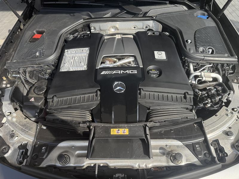 Mercedes-Benz Třídy E (2023) E 63 S AMG 4M+ sedan - fotka 11 z 51