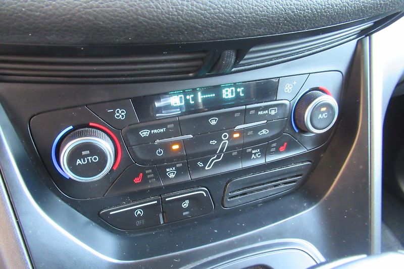 Ford C-MAX  Grand 1.5 TDCi AUTOMAT  KLIMA - fotka 16 z 23