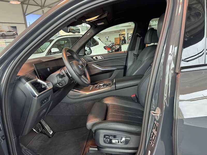 BMW X7 40xd Masáže Nezávislé Tažné - fotka 19 z 20