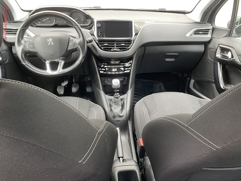 Peugeot 208 (2019) 1.2PT, Allure, navi - fotka 8 z 15